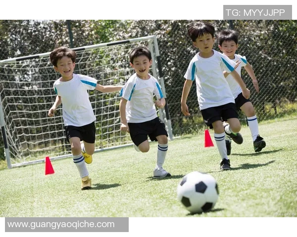 当足球巨星邂逅挚爱情人绿茵赛场外的浪漫与激情