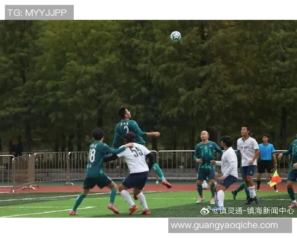 足球场上的强硬碰撞球星 他们用身体语言诠释竞技精神