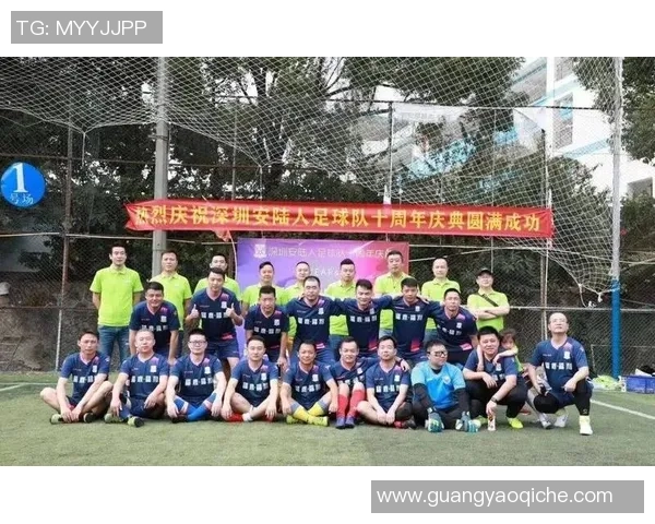 震撼登场足球巨星闪耀入场全场欢呼点燃激情时刻